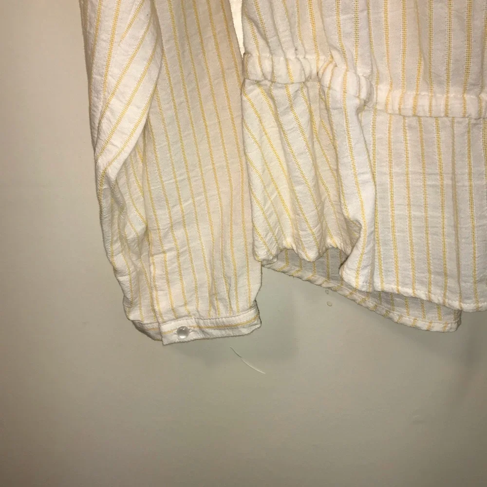 Peasant blouse in a subtle yellow pinstripe on white. NWT, size XXL/2XG (20) - Picture 3 of 8